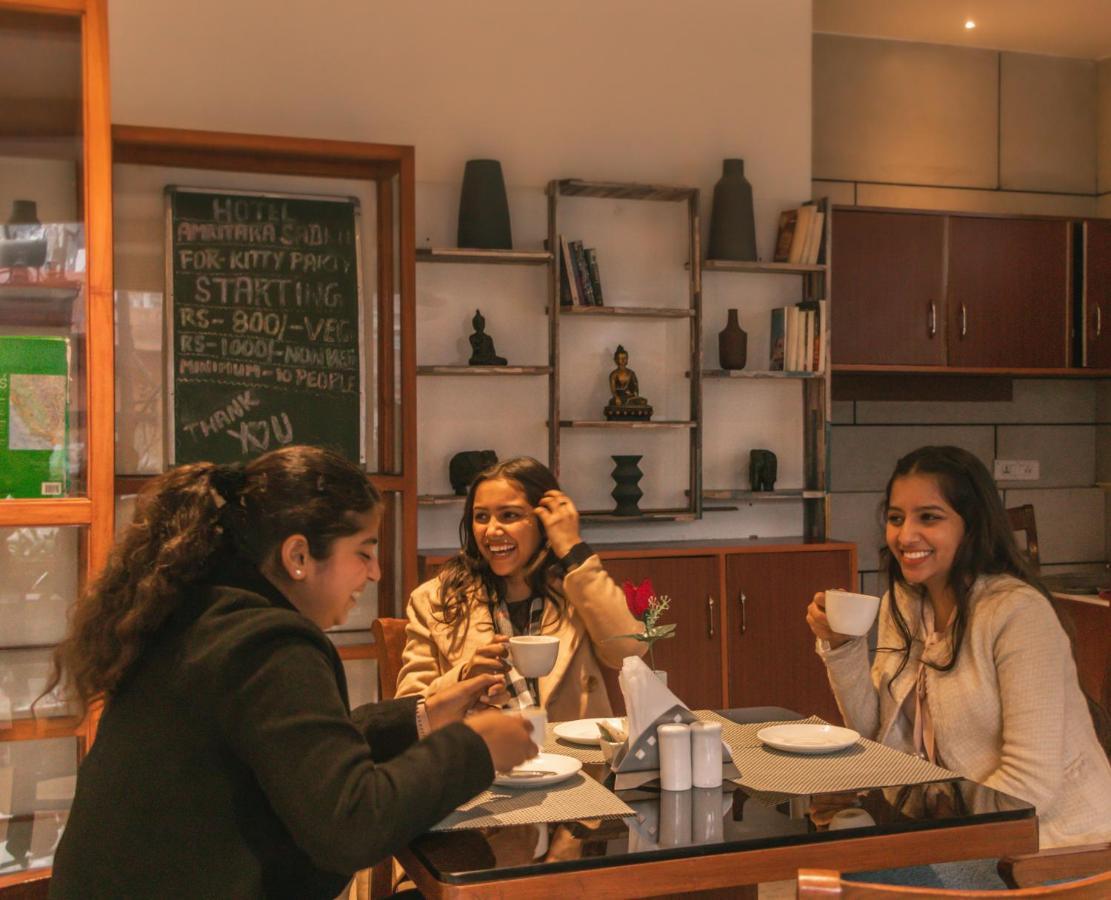 Hotel Amritara Sadka Amritsar Zewnętrze zdjęcie