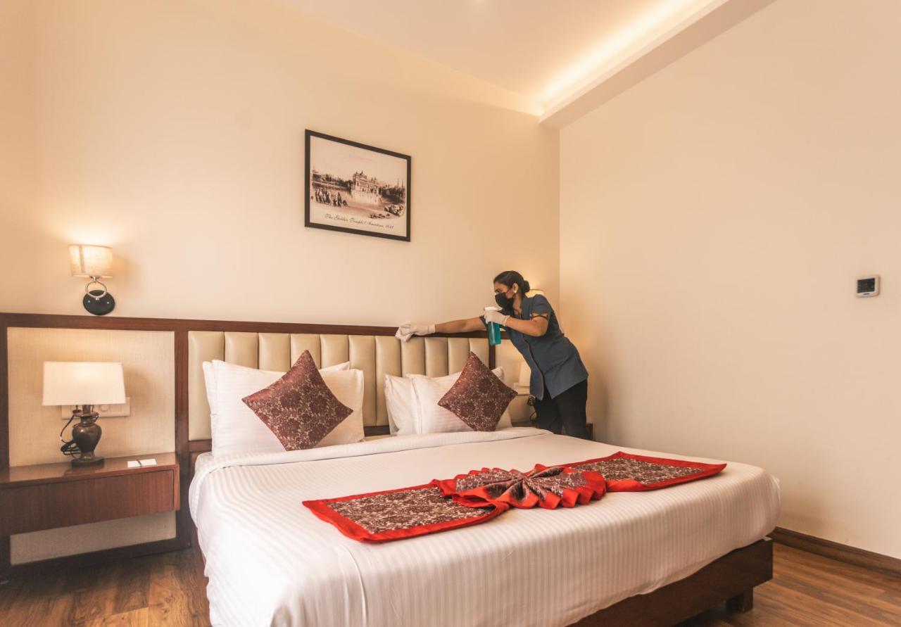 Hotel Amritara Sadka Amritsar Zewnętrze zdjęcie