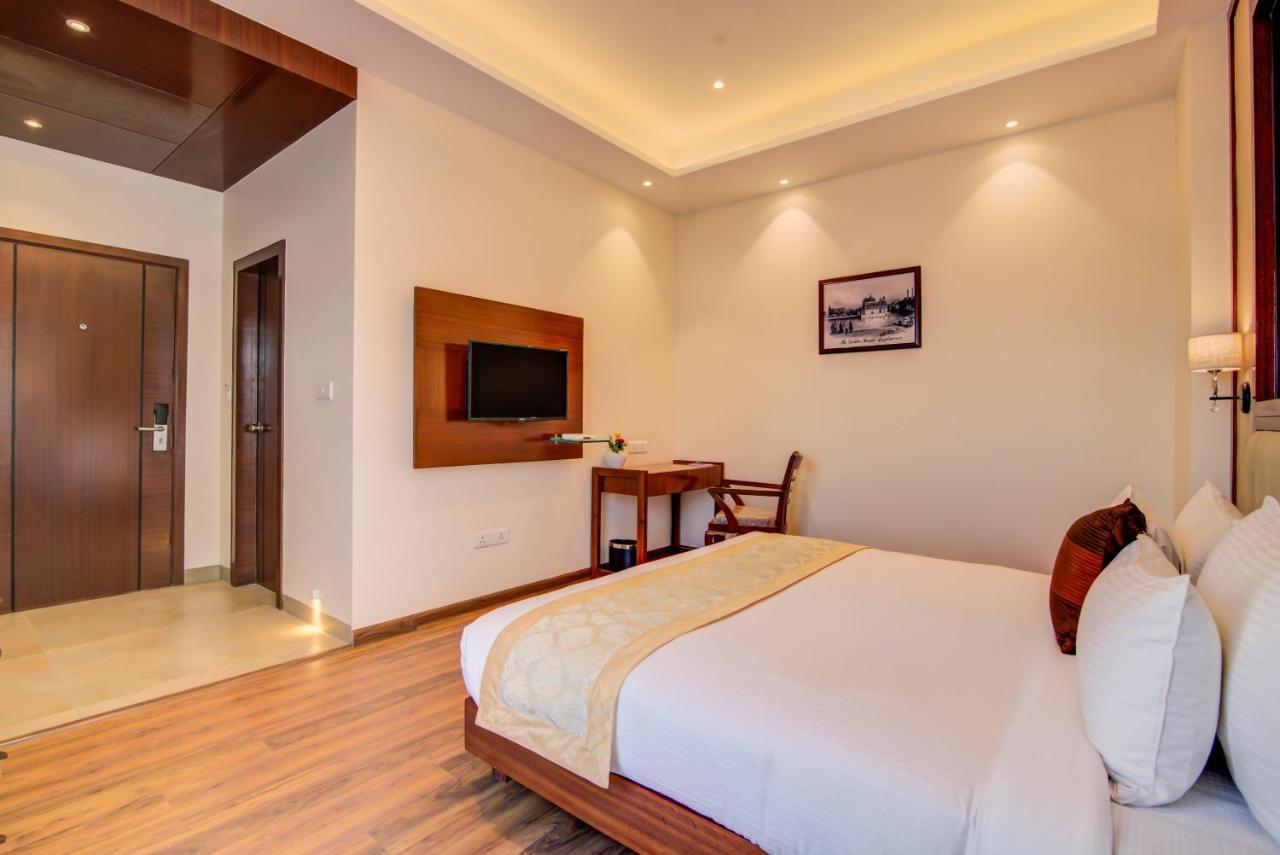 Hotel Amritara Sadka Amritsar Zewnętrze zdjęcie